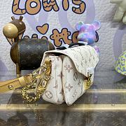 Fortok Louis Vuitton Pochette Métis East West Monoglam Bag M46914 21.5x13.5x6cm - 4