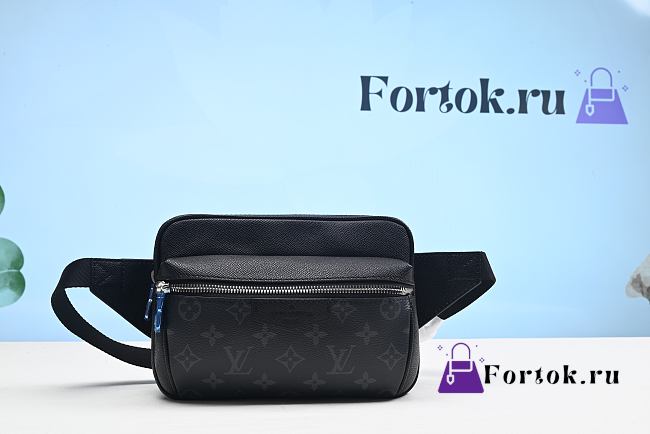 Fortok Louis Vuitton Taiga Monogram Outdoor Bumbag Black 21cm - 1