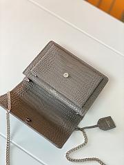 Fortok Saint Laurent Sunset Chain Wallet Crocodile Embossed Shiny Gray 22cm - 2