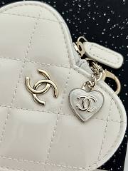 Fortok Chanel Patent Calfskin Resin Quilted CC Heart Clutch With Chain Black 13.3x15x2cm - 3