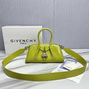 Fortok Givenchy Antigona Stretch Handbag In Green 22x12x8cm