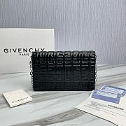 Fortok Givenchy 4G Embossed Leather Crossbody Bag in Black 20x13x5cm - 4