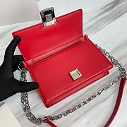 Fortok Givenchy Leather 4G Metal Buckle Chain Bag in Red 20x13x5cm - 2