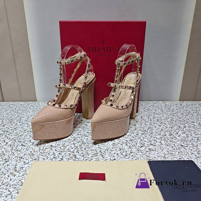 Fortok Valentino Garavani Rockstud Platform Pumps in Beige  - 1