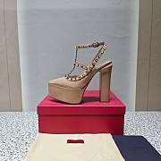 Fortok Valentino Garavani Rockstud Platform Pumps in Beige  - 5