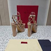 Fortok Valentino Garavani Rockstud Platform Pumps in Beige  - 3