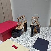 Fortok Valentino Garavani Rockstud Platform Pumps in Black - 2