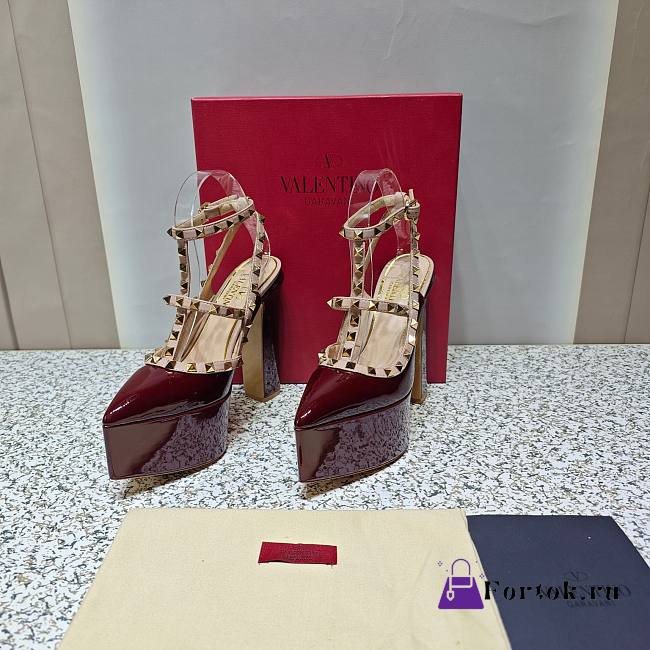 Fortok Valentino Garavani Rockstud Platform Pumps in Burgundy - 1