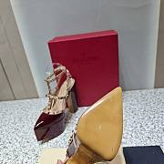 Fortok Valentino Garavani Rockstud Platform Pumps in Burgundy - 6