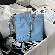 Fortok Chanel 22 Grained Leather With Blue Chanel Logo Handbag 19x20x6cm - 5