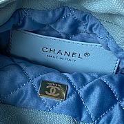 Fortok Chanel 22 Grained Leather With Blue Chanel Logo Handbag 19x20x6cm - 4