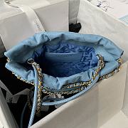 Fortok Chanel 22 Grained Leather With Blue Chanel Logo Handbag 19x20x6cm - 3
