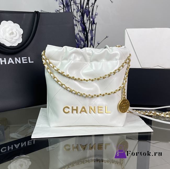 Fortok Chanel 22 White Grained Leather Handbag Gold Hardware 19x20x6cm - 1