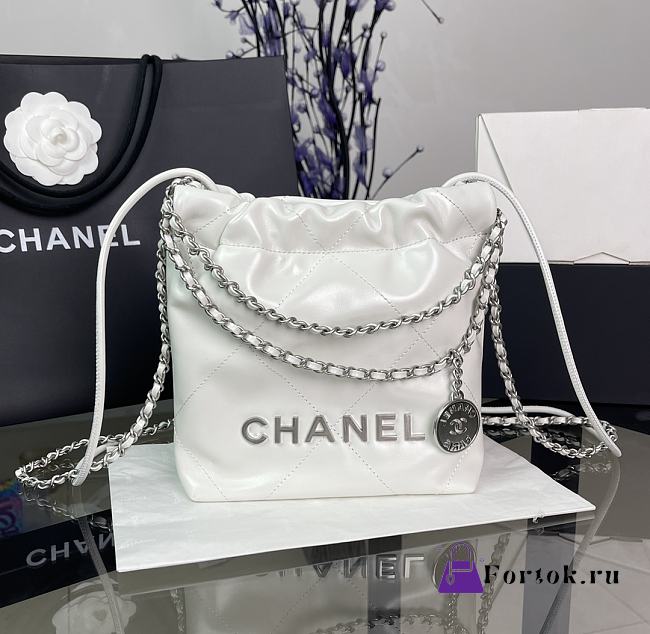 Fortok Chanel 22 White Grained Leather Handbag Silver Hardware 19x20x6cm - 1