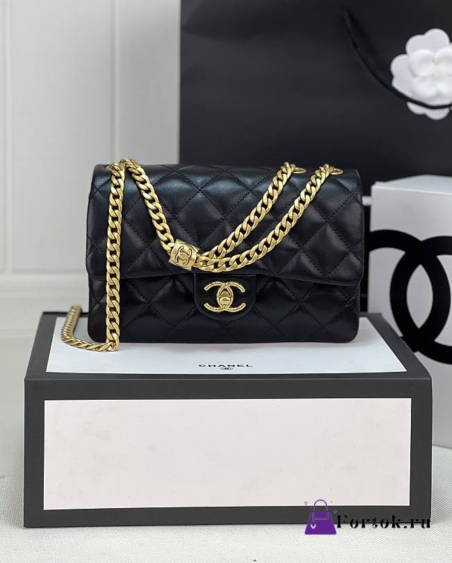 Fortok Chanel Lambskin Flap Bag in Black AS3393 14x22x8cm - 1