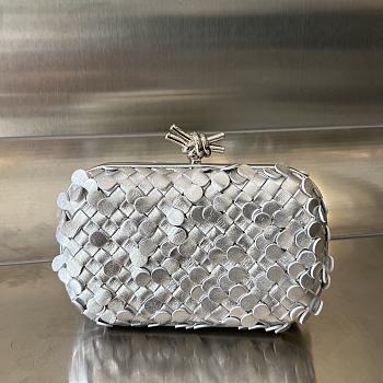 Fortok Bottega Veneta Silver Metallic Knot Leather Clutch Bag 19x11.5x5cm