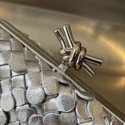 Fortok Bottega Veneta Silver Metallic Knot Leather Clutch Bag 19x11.5x5cm - 2