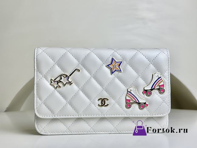 Fortok Chanel 24C Badge Woc Bag White A96045 19cm - 1