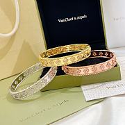 Fortok Van Cleef & Arpels Perlée Clovers Bracelet in Rose Gold/Gold/Silver - 3