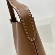 Fortok Jacquemus Le Petit Regalo Buckled Leather Shoulder Bag in Brown 20x22x10cm - 3