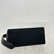 Fortok Jacquemus Le Petit Regalo Buckled Leather Shoulder Bag in Black 20x22x10cm - 5