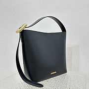 Fortok Jacquemus Le Petit Regalo Buckled Leather Shoulder Bag in Black 20x22x10cm - 4