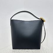 Fortok Jacquemus Le Petit Regalo Buckled Leather Shoulder Bag in Black 20x22x10cm - 3
