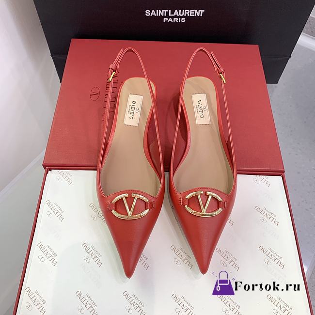 Fortok Valentino V-buckle Logo Heel Sandals in Red - 1