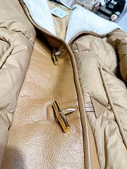 Fortok Loewe Coat in Beige With Fur Collar - 3