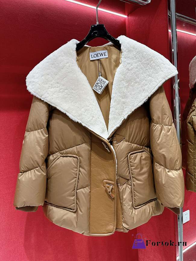 Fortok Loewe Coat in Beige With Fur Collar - 1