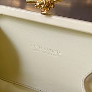 Fortok Bottega Veneta Knot Minaudière Clutch Cream 19x11.5x5cm - 2