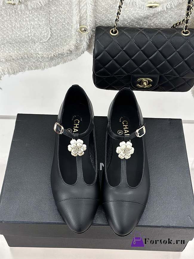 Fortok Chanel Lambskin T-strap Camellia Sandals Black - 1