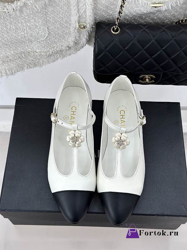 Fortok Chanel Lambskin T-strap Camellia Sandals White - 1