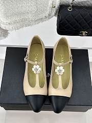 Fortok Chanel Lambskin T-strap Camellia Sandals Beige - 1