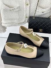 Fortok Chanel Lambskin T-strap Camellia Sandals Beige - 4
