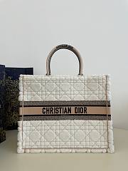 Fortok Dior Large Book Tote White Cannage Shearling 42cm - 1