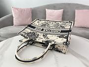 Fortok Dior Tote Book Tote Cream and Black Dior Zodiac Embroidery 36.5x28x17.5cm - 6