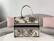 Fortok Dior Tote Book Tote Cream and Black Dior Zodiac Embroidery 36.5x28x17.5cm - 4
