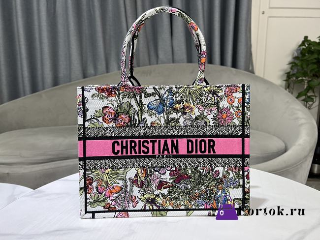 Fortok Dior Book Tote Butterfly Around The World Graphic In White And Pink 36x27.5x16.5cm - 1