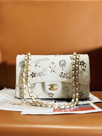 Fortok Chanel 24C Bag White Embroidered Tweed, Strass, Glass Pearls & Gold-Tone Metal 15.5x25.5x6.5cm