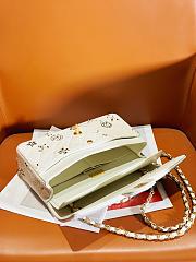 Fortok Chanel 24C Bag White Embroidered Tweed, Strass, Glass Pearls & Gold-Tone Metal 15.5x25.5x6.5cm - 6