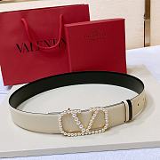 Fortok Valentino Garavani V-logo Pearlescent-buckle Leather Belt in Red/Brown/White/Black/Pink - 4