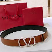 Fortok Valentino Garavani V-logo Pearlescent-buckle Leather Belt in Red/Brown/White/Black/Pink - 2