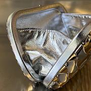 Fortok Bottega Veneta Knot Intrecciato Metallic Leather Clutch Silver 19x11.5x5cm - 4