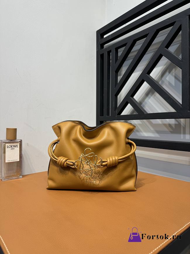 Fortok Loewe Flamenco Bag Nappa Calfskin in Brown 24x18x9cm - 1