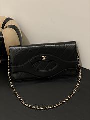 Fortok Chanel Shiny Crumpled Calfskin Small 31 Pouch Black 25x12.5cm - 1