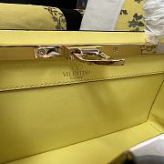 Fortok Valentino Garavani Rockstud Leather Clutch Bag Yellow 28cm - 5