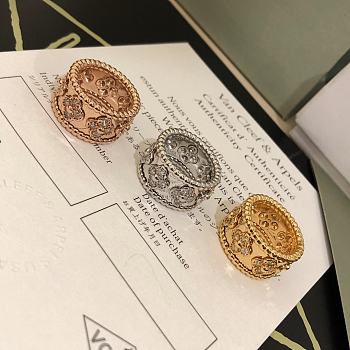 Fortok Van Cleef & Arpels Perlée Clovers Ring in Rose Gold/Gold/Silver