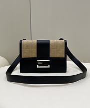 Fortok Fendi Natural & Black Flat Baguette Ff-jacquard Leather Crossbody Bag 8375 23x2x16cm - 1