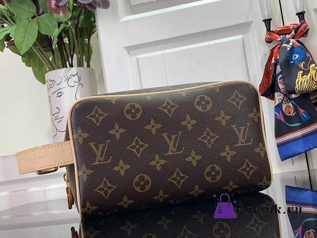 Fortok Louis Vuitton Locker Dopp Kit Bag Brown M83112 23x13x12cm - 1